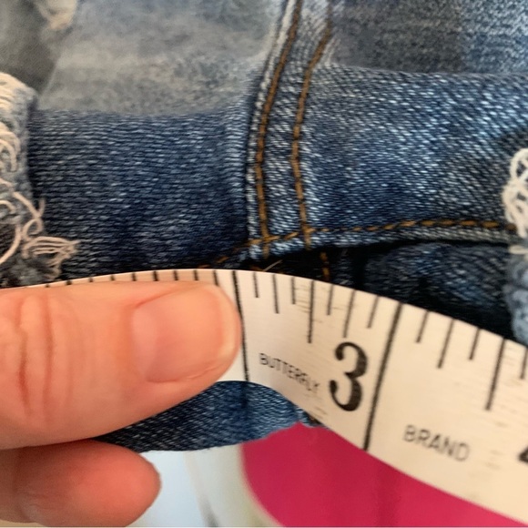 👗Abercrombie Denim Distressed Shorts, 27”, size 4 - Picture 3 of 6